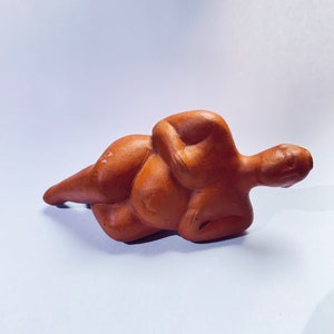 Fat Lady’s Figurine, en forme d’argile et de main, Figurine de déesse extra plus grande taille, Sculpture féminine courbe, Buste féminin, Corps féminin, Décoration intérieure