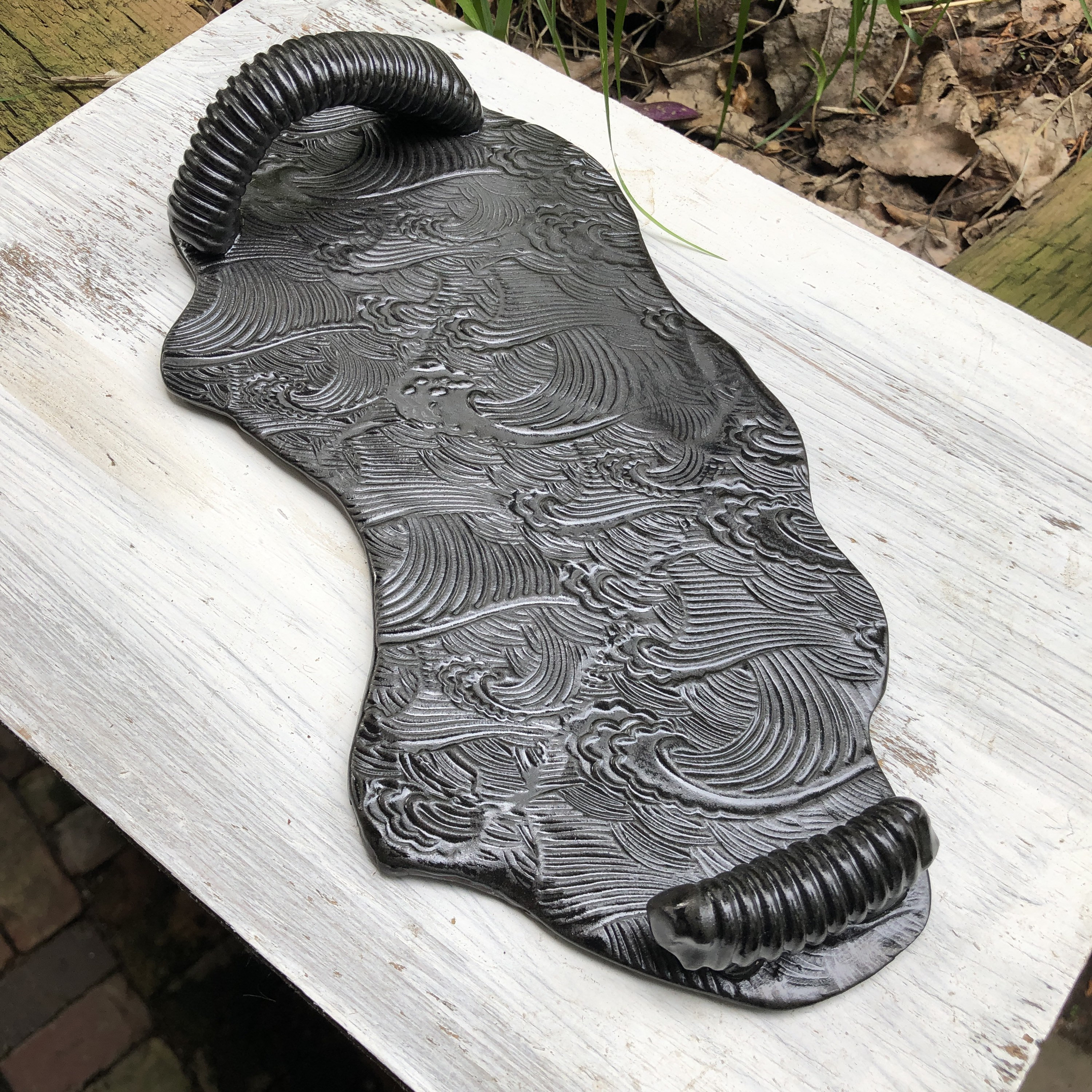 Funky Giant Wave Embossed Cheese Boardpottery Serving tray black