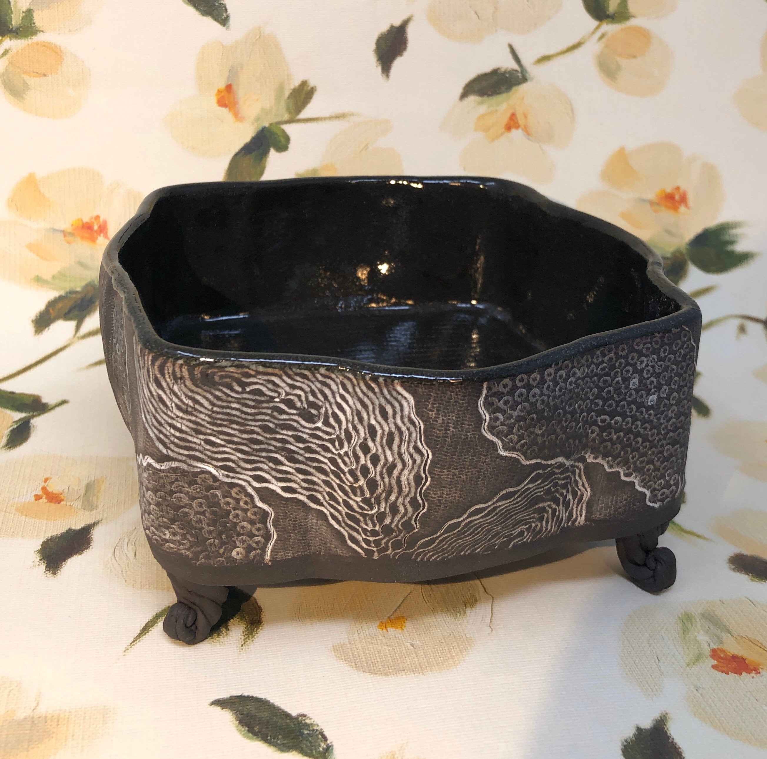 Black and White formed Ikebana VaseFooted vaseIkebana vesseljapanese