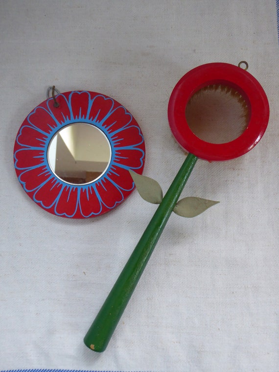 Mid Century 70's Red Flower Wooden Mirror with Cl… - image 4