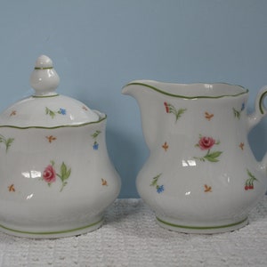 Vintage Beautiful Set Of Milk Jug + Sugar Bowl BonApart Janine Scattered Flowers Green Edge Flowers Porcelain Shabby Chic
