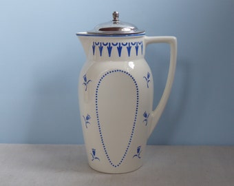 ¡Antiguo! hermosa y antigua olla de cacao Art Deco Alemania Shabby Chic azul blanco cerámica casa de campo cocina país jarra de cacao con tapa de metal