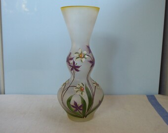 Antik Jugendstil große Vase Glas Emailmalerei Milchglas Blumen Handgemalt mundgeblasen Opalglas Vase Emaille bunte Blumen Vintage