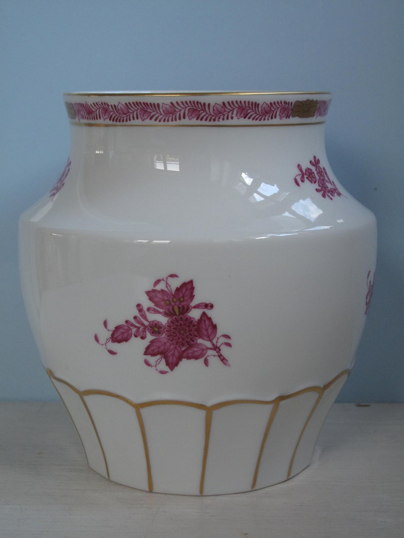 Vintage A Beautiful Vase Herend Hungary Apponyi Purple Gold Edition Gold Rim 15 cm Porcelain Hungary