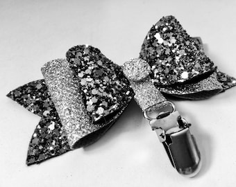 Dog show ring clip exhibitor number holder, sparkly bow design that can be personalised