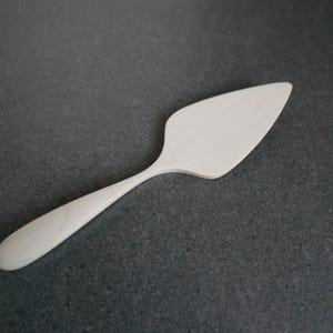 Hazelnut wood hand carved pie server 8 inch