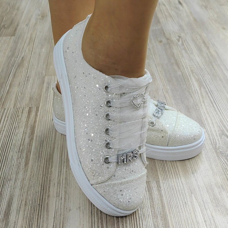 Tênis para noivas 🤍👟 2