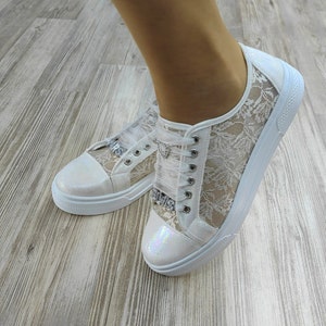 Ivory Lace Wedding Sneakers, Lightweight Bridal Shoe, Custom Initials Bild 1
