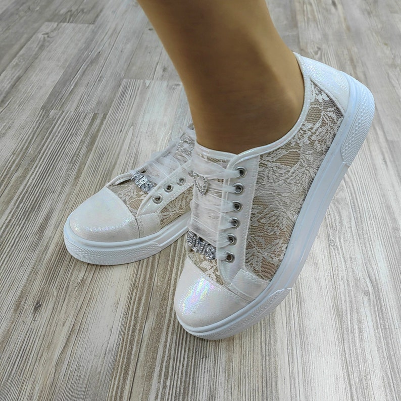 Ivory Lace Wedding Sneakers, Lightweight Bridal Shoe, Custom Initials Bild 1