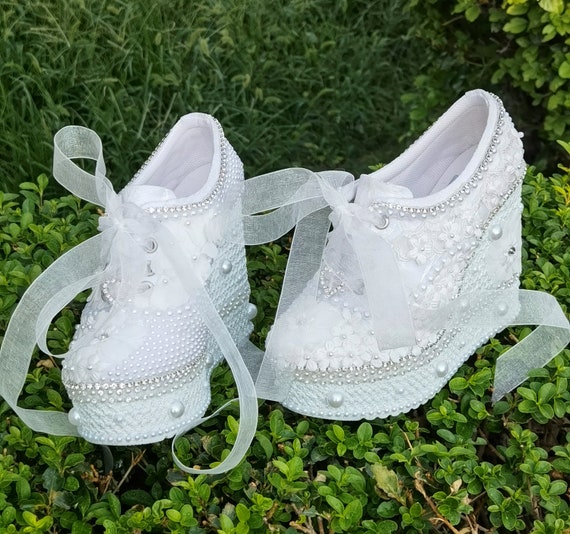 Luxury Wedding Shoes Filled T-Shirt , White Pearls three-dimensional Appliques with wonderful Crystal Stone Detailed shoes Height Options