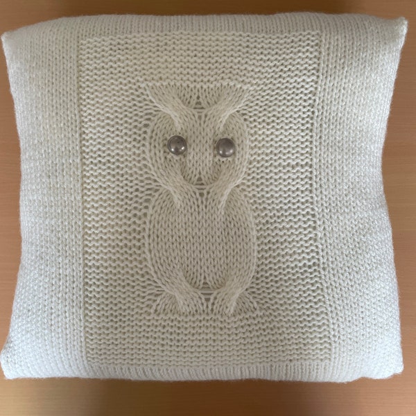 Housse de coussin hibou tricoté main