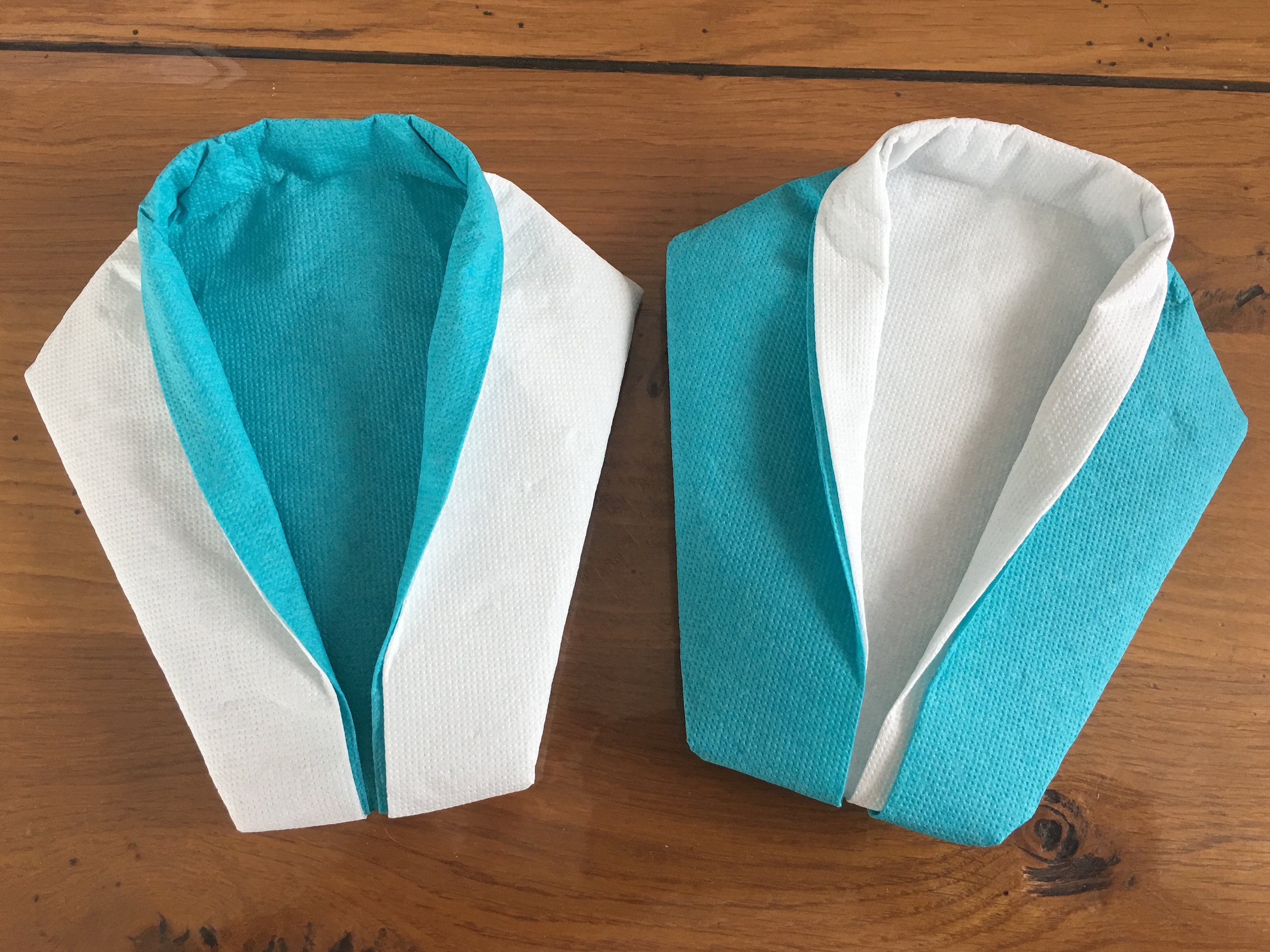 Lot de 8 - Serviette en Papier Pliage Costumes Plusieurs Coloris Possibles