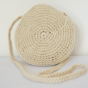 Ecru crochet litle round tassel bag image 4