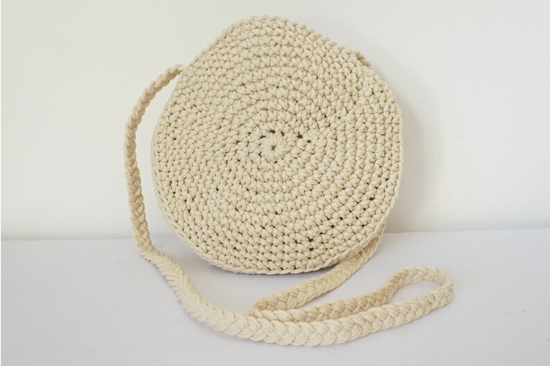 Ecru crochet litle round tassel bag image 4