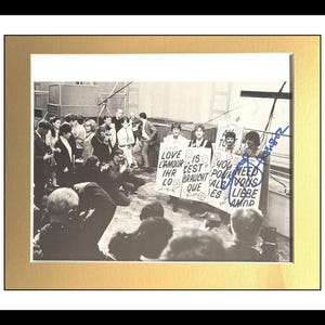 Ultra Rare - George Harrison - The Beatles - Music Legend - Authentic Hand Signed Autograph