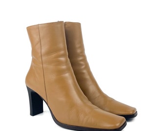 Vintage real leather heeled square toe ankle boots in tan size 38.5 - 39 EU/ 5.5 - 6 UK / 7.5 - 8 US