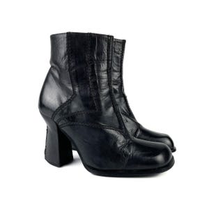 Vintage 90s Shelly&#39;s black chunky heeled ankle boots with square toe in real leather size 38 EU, 7 US, 5 UK