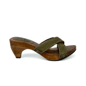 Vintage 90s 00s Y2K real leather suede strappy clogs sandals with wooden heels in khaki green and brown size 37 EU / 4 UK / 6 US