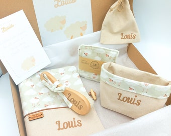 Cadeau naissance personnalisé pour bébé avec prénom, moutons, cadeau naissance, protège carnet de santé, beige naturel