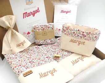 Personalisiertes Geburtsgeschenk für ein kleines Mädchen, kleine Liberty-Rosa-Blüten, floraler Kulturbeutel, Babyshower, Geburt