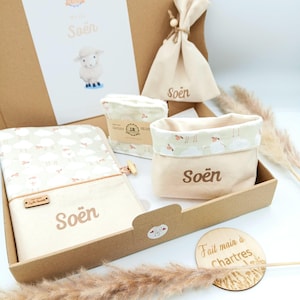 Gepersonaliseerd geboortecadeau met voornaam, schaap, geboortecadeau, gezondheidsdossierhoes, natuurlijk beige, babycadeau