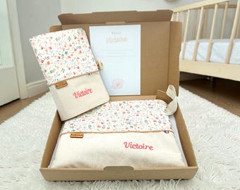Personalized floral baby gift set with name – Health record book cover and toiletry bag