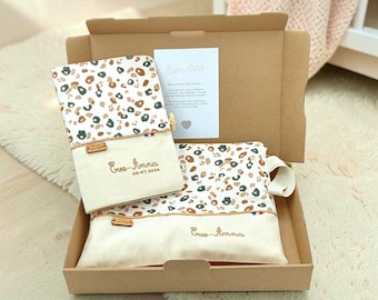 Personalized leopard print baby gift set with name – Includes health record book cover and toiletry bag