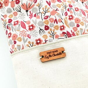 Tousse de toilette personnalisée, cadeau naissance, cadeau bébé enfant, pochette personnalisée, molletonnée, petites fleurs, liberty image 4