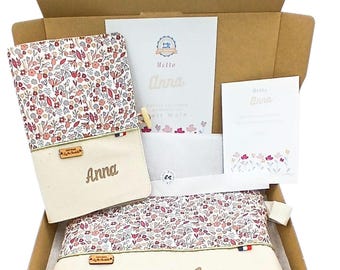 Personalized baby girl gift set, floral fabric, baby gift set with health record book cover and toiletry bag