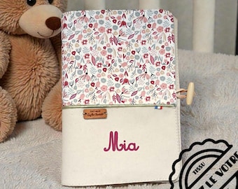 Protège carnet de santé personnalisé bébé - Housse carnet de santé fille - Cadeau de naissance prénom - Composez votre création fleurie