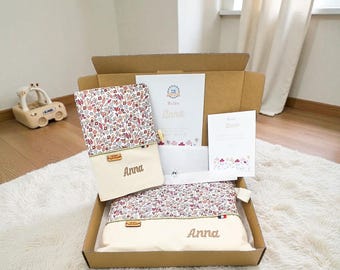 Personalized baby girl gift set, floral fabric, baby gift set with health record book cover and toiletry bag