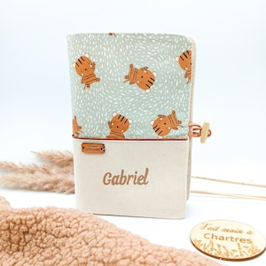 Funda de historial médico personalizada con temática de jungla y tigres