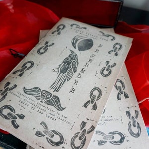 DIGITAL Nevermore Tarot Zine Witchcraft Trasformare le connessioni con le carte dei tarocchi inquietanti, incomprese e scoraggianti