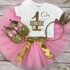 Tenue premier anniversaire pour fille : tutu rose, couronne et chaussures