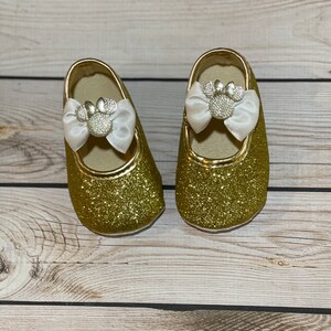 Baby girl glittery shoes| Minnie Mouse gold glitter shoes| white ribbon baby shoes gold| first birthday shoes girl| gold shoe