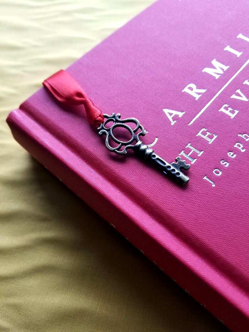 Skeleton Key Bookmark, Circle Shaped Key Bookmark, Victorian Bronze Key ...