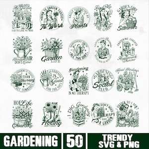 Puede incluir: Una colecci&oacute;n de 20 dise&ntilde;os en blanco y negro con tem&aacute;tica de jardiner&iacute;a. Cada dise&ntilde;o presenta ilustraciones de herramientas de jardiner&iacute;a, flores y personas, junto con frases como "Garden Life" y "Hoe Life". La parte inferior de la imagen dice "Gardening 50" y "Trendy SVG & PNG".