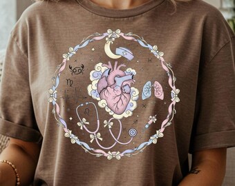 Himmlische Krankenschwester Herz PNG • Pastell Sternzeichen medizinische Clipart • Anatomische Herz Illustration • Astrologie Krankenschwester Sublimation Design