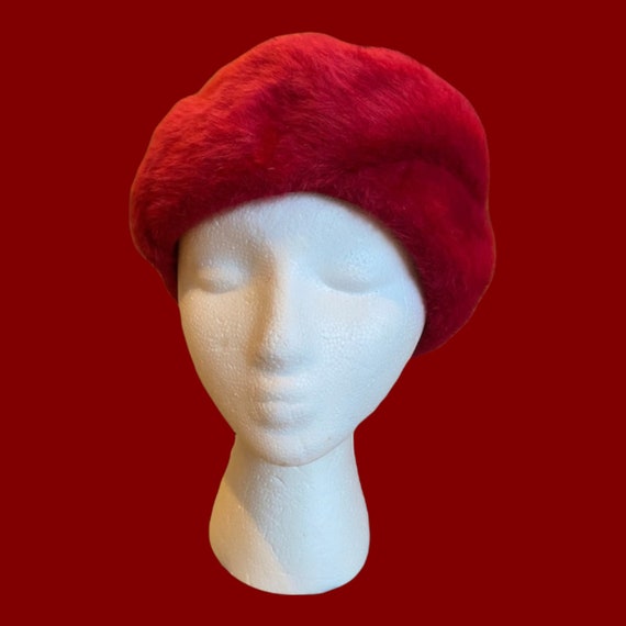 raspberry beret mask Gem
