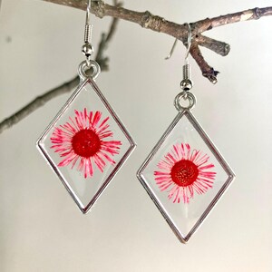 Kolczyki z diamentami w kształcie małych kwiatów