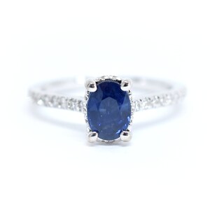 Anello ovale zaffiro e diamante / anello in zaffiro naturale con diamanti / anello di fidanzamento zaffiro / anello di fidanzamento ovale