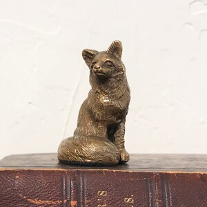 2-1/2" Antiqued Brass Fox Sitting Paperweight Tabletop Lodge Cabin Decor