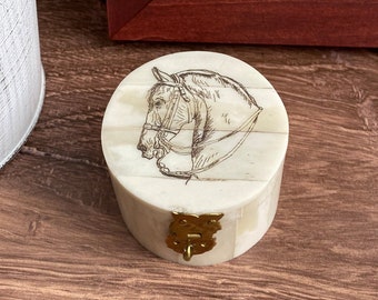 2-1/4" Horse Head Round Hinged Bone Box, Ring Box, Small Jewelry Box, Horse Gift, Horse Lover, Engagement Ring Box
