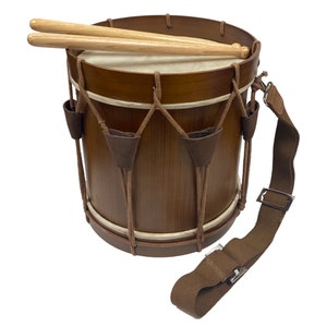 Tambor de marcha de madera de 16&quot; estilo Guerra Civil Revolucionaria con baquetas y correa (sin trampas incluidas), reproducción antigua