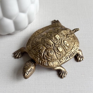 Caja de tortuga de latón antiguo con tapa extraíble, reproducción vintage antigua, decoración de tortuga, regalo de tortuga, plato de baratijas, animales de latón