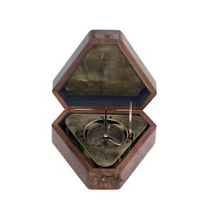 4-1/2&quot; Antiqued Brass Sundial Compass with Wooden Box, Antique Reproduction, Nautical Decor, Nautical Office, Gift for Sailor, Gift for Boss