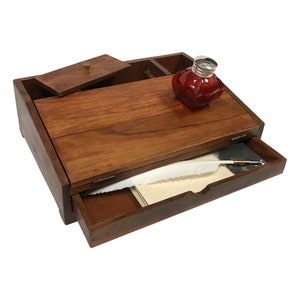 Escritorio portátil de madera estilo colonial de 36,5 cm con accesorios de escritura, repisa para escribir, almacenamiento de papelería, caja de escritura, reproducción antigua