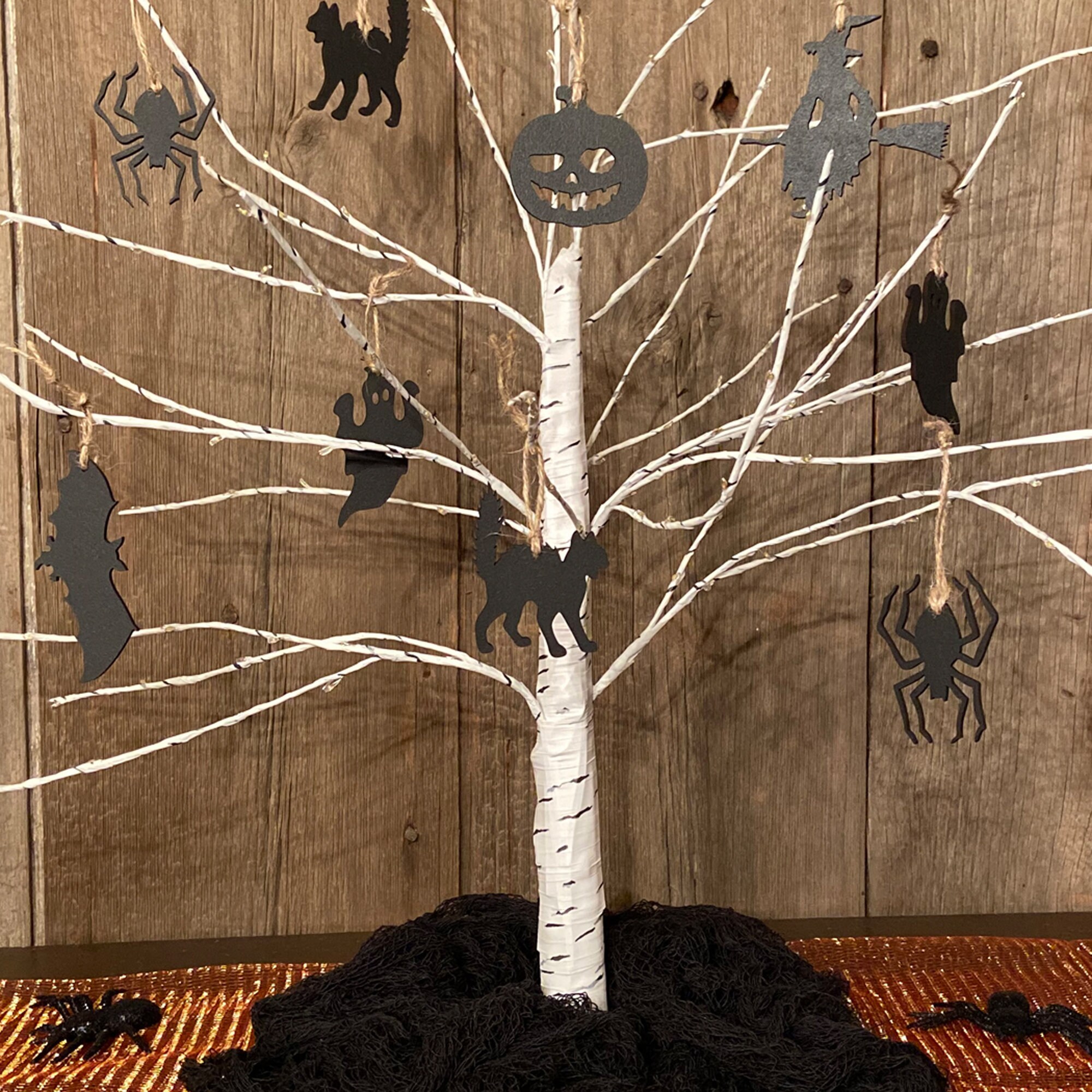 Halloween celebrazione con sagome di strega, vampiro, zucca, pipistrello, asciutto albero, cranio, fischio e strega cappello 10618844 Arte vettoriale a Vecteezy