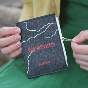 Envío a EE. UU. - Monedero de terror de Frankenstein, billetera con forma de libro de la academia oscura, perfecto para regalar a un fan de Mary Shelley o a un adolescente