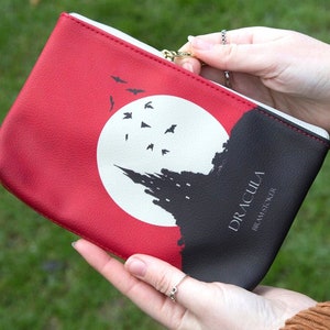 Envío local en EE. UU.: bolsa de Drácula, monedero gótico, bolsa con cremallera, billetera con forma de libro de Whimsigoth, bolsa para libros, Bram Stoker, bolsa para cosméticos